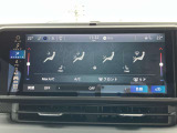 タッチスクリーンをタップするかスワイプするだけですべての機能を呼び出せます。Apple CarPlayおよびAndroid Autoに対応しスマートフォンとのシームレスな 連携も実現。さらに、USBポートを標準装備しています。