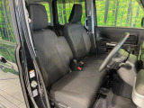 運転席シート廻りは使用感も少なく、良好な状態となっています。前オーナー様が丁寧に使っていたことがよくわかりますね。