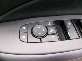 ドアミラーの鏡面の調節、格納は運転席からすべて操作できます!