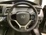 ハンドルにHondaセンシング系のクルーズコントロールやレーンキープアシストなどのスイッチが装備されています。ハンドルから手を離さず安全に操作できます。