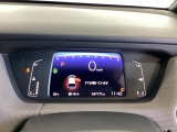 デジタル表示のスピードメーターとタコメーター、燃費やオドメーターなどの表示の他に、ホンダセンシング機能などの表示もできる多機能なマルチインフォメーション・ディスプレイです。