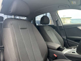 体を支えるためにシートを硬めにしております。長時間の運転でも疲れにくいように、サポート力重視で設計されております。
