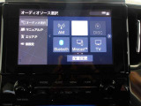 ディスプレイオーディオを装備。スマホとクルマをつなぐことで、これまでのナビに加えて、いろんなサービスが楽しめます。
