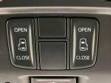 【両側パワースライドドア】スマートキーや運転席のスイッチで後席両側スライドドアの開閉が可能♪電動だから力を入れてドアを開ける必要が無く、小さなお子様でも簡単に開け閉めでき快適です♪