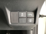Hondaセンシング用の、VSA(ABS+TCS+横滑り抑制)解除のメインスイッチなどはハンドルの右側に装備しています。