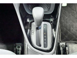 ハイブリッドカーですが運転操作は普通の車と変わりませんのでご安心ください。操作方法はスタッフが説明いたしますのでお気軽にご質問ください