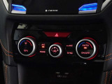 車内を快適に、オートエアコンを装備してます。