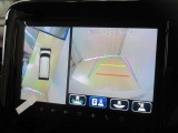 全方位モニター付きです。車両を上から見たような映像をナビゲーション画面に表示。運転席からの目視だけでは見にくい、車両周辺の状況をリアルタイムでしっかり確認できます。
