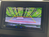 【バックカメラ】駐車時に後方がリアルタイム映像で確認できます。大型商業施設や立体駐車場での駐車時や、夜間のバック時に大活躍!運転スキルに関わらず、今や必須となった装備のひとつです!