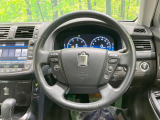 インテリアに合わせたデザインのステアリングは、運転される方のことも考え、運転しやすい形状、大きさです。是非一度、実際に触ってお確かめください。