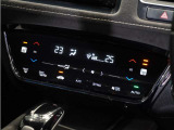 【オートエアコン】温度を設定すれば自動で快適な車内温度を保ちます。エアコン内部の高性能脱臭フィルターで車内のアレルゲンや花粉を除去。