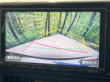 【バックカメラ】駐車時に後方がリアルタイム映像で確認できます。大型商業施設や立体駐車場での駐車時や、夜間のバック時に大活躍!運転スキルに関わらず、今や必須となった装備のひとつです!