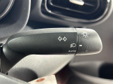 【オートライト(AUTO)】外の明るさをシステムが感知して、自動でヘッドライトが点灯します!ヘッドライトをつけ忘れを防ぐ便利機能です。