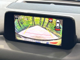 【バックカメラ】駐車時に後方がリアルタイム映像で確認できます。大型商業施設や立体駐車場での駐車時や、夜間のバック時に大活躍!運転スキルに関わらず、今や必須となった装備のひとつです!