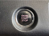 エンジンスタートボタンです。キーが車内にあれば、エンジンの始動・停止はブレーキを踏んでスイッチを押すだけ!キーを取り出す手間を省き、ワンプッシュでエンジンを操作するので簡単でスムーズです。