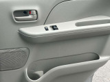 運転席ドアのパワーウィンドウスイッチになります。