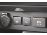 運転席と助手席にシートヒーターが付いています。