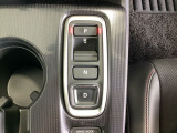 「e:HEV」搭載車です。日常シーンのほとんどをモーターで走行し、高速クルージングなどモーターよりもエンジンの方が効率が良い領域はエンジンで走行、あらゆる領域で優れた燃費走行を実現します。