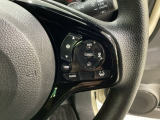 ハンドルにHondaセンシング系のクルーズコントロールやレーンキープアシストなどの操作スイッチが装備されています。ハンドルから手を離さず安全に操作できます。