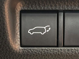 【パワーバックドア】スマートキーや運転席のボタンを押すだけでリアゲートが自動で開閉します!荷物を持っている時や、高い位置にあるバックドアを閉める際に便利な機能です♪