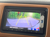 【バックカメラ】駐車時に後方がリアルタイム映像で確認できます。大型商業施設や立体駐車場での駐車時や、夜間のバック時に大活躍!運転スキルに関わらず、今や必須となった装備のひとつです!