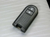 カバンやポケットに入れたまま、スマートにドアの開閉・エンジン始動ができます。