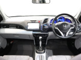 操作性に優れた運転席となります!小物入れや各ボタンの配置にこだわり、使いやすいです!座り心地もよく視認性も良好なのでロングドライブもお任せ下さい!