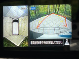 【アラウンドビューモニター】専用のカメラにより、上から見下ろしたような視点で360度クルマの周囲を確認することができます☆死角部分も確認しやすく、狭い場所での切り返しや駐車もスムーズに行えます。