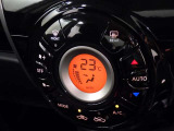 【オートエアコン】お好みの温度に設定して頂くと、車内の温度を自動調整♪快適にクルマの中を過ごして頂けます。