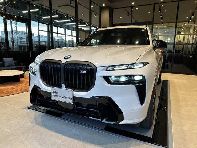 X7 M60i xドライブ 4WD 