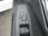ドアミラーの鏡面の調節、格納は運転席からすべて操作できます!