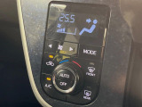 【オートエアコン】一度お好みの温度に設定すれば、車内の温度を検知し風量や温度を自動で調整。暑い…寒い…と何度もスイッチ操作をする必要はありません。快適な車内空間には必須の機能ですね♪