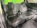運転席まわりには十分なスペースがあり、大柄な方でもゆったり運転していただける環境です。