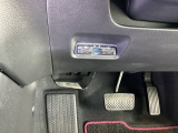 ハンドルの左下にETCがついています。高速道路の料金所の通過も楽々です。 カードの取り出しもしやすい場所についています。