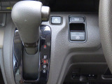 Hondaセンシングの機能のひとつ、アダプティブクルーズコントロール付!アクセルから足を離しても設定したスピードと前車との車間を保ち走行してくれます!車線維持もアシスト☆高速道路で疲労軽減ですね☆