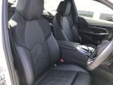 【コックピットシート】BMW車の主役席。車体中央にくる様に配置し車両重心とが一致する事でドライバーと車との一体感あるドライビングを実現。人間工学に基づき形成した形状が長時間のドライブ疲労も軽減します!