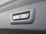電動リアゲート装備です。バンパー下でのキックスイッチも装備されております。