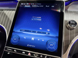 MBUX(NTG6)ナビ画面をスマートフォンのようにタッチし操作することも可能。さらに自然対話式音声認識機能も付いているので、人と話すような自然な会話で各種操作が可能です。