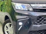【LEDヘッドライト】悪天候や夜間走行時も良好な視界を確保し安心して運転できる高輝度LEDヘッドライトを装備!点灯速度が早く、消費電力も抑えられています。