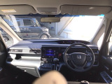 【前方視界】開放的な前方視界!運転がしやすく疲れにくいです♪窓が大きく、見通しがとっても良いおクルマですよ♪