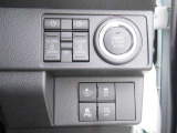 ☆衝突被害軽減ブレーキ「マートアシストⅢ」付き、横滑り防止装置、車線逸脱防止機能、誤発信防止装置、アイドルストップエンジン、左右電動スライドドアなどのフル装備です