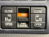 【両側パワースライドドア】スマートキーや運転席のスイッチで後席両側スライドドアの開閉が可能♪電動だから力を入れてドアを開ける必要が無く、小さなお子様でも簡単に開け閉めでき快適です♪
