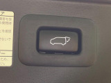 【パワーバックドア】スマートキーや運転席のボタンを押すだけでリアゲートが自動で開閉します!荷物を持っている時や、高い位置にあるバックドアを閉める際に便利な機能です♪