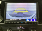 バックでの車庫入れも安心です! リアカメラが付いているバックモニター付のナビを装備しております。操作線もついており距離感も画面から確認できます。