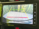 【バックカメラ】駐車時に後方がリアルタイム映像で確認できます。大型商業施設や立体駐車場での駐車時や、夜間のバック時に大活躍!運転スキルに関わらず、今や必須となった装備のひとつです!