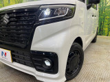 【LEDヘッドライト】悪天候や夜間走行時も良好な視界を確保し安心して運転できる高輝度LEDヘッドライトを装備!点灯速度が早く、消費電力も抑えられています。