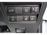 パーキングセンサー付で、車庫入れも駐車もラクラクです。