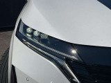 LEDライトは白色光で遠くまで明るく照らし、夜間の安全運転をサポートします