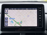 日産純正9インチメモリーナビ(MM223D-L)装備。スマートフォンによる部分地図更新、Bluetooth接続での音楽視聴、快適な画面操作と高音質なオーディオ再生。無料地図更新付きです。