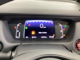 デジタル表示のスピードメーターとタコメーター、燃費やオドメーターなどの表示の他に、ホンダセンシング機能などの表示もできる多機能なマルチインフォメーション・ディスプレイです。